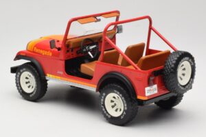 Jeep CJ-7 Renegade Röd MCG 1:18 MCG18110 Metall — bild 5 av 6