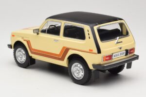 Lada Niva 2121 California Beige MCG 1:18 MCG18004 Metall — bild 5 av 6