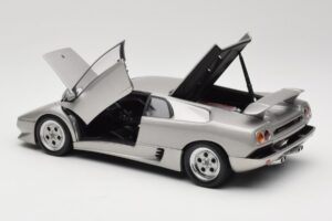 Lamborghini Diablo Silver AUTOart 1:18 70071 Metall — bild 5 av 8