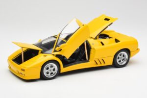 Lamborghini Diablo Roadster Gul AUTOart 1:18 70092 Metall — bild 2 av 8