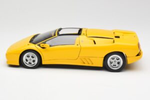 Lamborghini Diablo Roadster Gul AUTOart 1:18 70092 Metall — bild 4 av 8