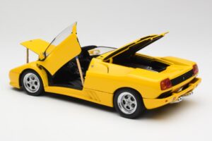 Lamborghini Diablo Roadster Gul AUTOart 1:18 70092 Metall — bild 5 av 8