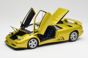 Lamborghini Diablo SE30 Anniversary Edition Gul Spyder AUTOart 1:18 79157 Metall — bild 2 av 8