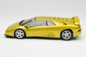 Lamborghini Diablo SE30 Anniversary Edition Gul Spyder AUTOart 1:18 79157 Metall — bild 4 av 8