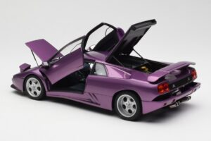 Lamborghini Diablo SE30 Jota Metallic Lila AUTOart 1:18 79142 Komposit — bild 5 av 8