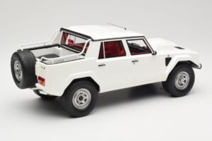 Lamborghini LM002 Vit Kyosho 1:18 GTS18508W Resin — bild 2 av 6