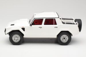 Lamborghini LM002 Vit Kyosho 1:18 GTS18508W Resin — bild 3 av 6