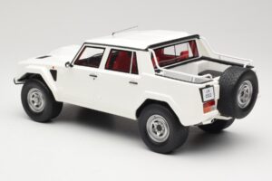 Lamborghini LM002 Vit Kyosho 1:18 GTS18508W Resin — bild 5 av 6