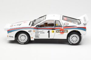 Lancia 037 Martini #1 W. Rohrl / C. Geistdorfer Winner Rally Monte Carlo 1983 Nattversion Kyosho 1:18 08306A Metall — bild 4 av 8