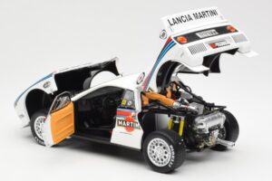 Lancia 037 Martini #1 W. Rohrl / C. Geistdorfer Winner Rally Monte Carlo 1983 Nattversion Kyosho 1:18 08306A Metall — bild 5 av 8
