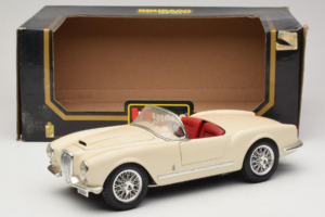 Lancia Aurelia B24 Spider Beige Bburago 1:18 3010-M2 Metall — bild 8 av 8