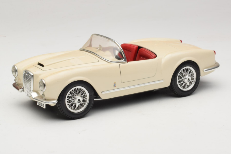 Lancia Aurelia B24 Spider Beige Bburago 1:18 3010-M2 Metall