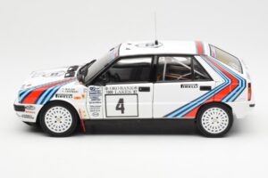 Lancia Delta HF 4WD #4 M. Alen / I. Kivimaki Martini Rally 1000 Lakes 1987 Kyosho 1:18 08960B Metall — bild 4 av 8