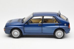 Lancia Delta HF Integrale Evo II Blå Kyosho 1:18 08341BL Metall — bild 4 av 8
