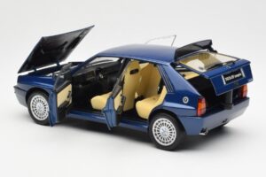 Lancia Delta HF Integrale Evo II Blå Kyosho 1:18 08341BL Metall — bild 5 av 8