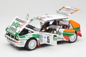 Lancia Delta HF Integrale Evo II Totip #5 A. Aghini / S. Farnocchia Rally Monte Carlo 1993 Kyosho 1:18 08348F Metall — bild 2 av 8