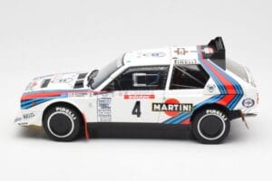 Lancia Delta S4 Martini #4 H. Toivonen / S. Cresto Rally Tour de Corse 1986 AUTOart 1:18 88620 Metall — bild 4 av 8