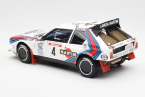 Lancia Delta S4 Martini #4 H. Toivonen / S. Cresto Rally Tour de Corse 1986 AUTOart 1:18 88620 Metall — bild 7 av 8