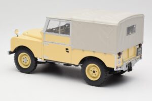 Land Rover 88 Series 1 Hard Top Ljusbeige MCG 1:18 MCG18368 Metall — bild 4 av 6