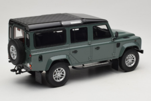 Land Rover Defender Station Wagon Keswick Green GT Spirit 1:18 GT527 Resin — bild 2 av 6