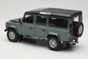 Land Rover Defender Station Wagon Keswick Green GT Spirit 1:18 GT527 Resin — bild 5 av 6