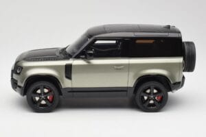 Land Rover Defender 90 HSE P400 L663 Pangea Green Metallic GT Spirit 1:18 GT517 Resin — bild 3 av 6
