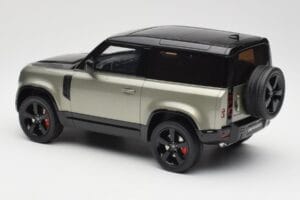 Land Rover Defender 90 HSE P400 L663 Pangea Green Metallic GT Spirit 1:18 GT517 Resin — bild 5 av 6