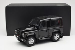 Land Rover Defender 90 Santorini Svart Metallic Kyosho 1:18 08901BK Metall — bild 8 av 8
