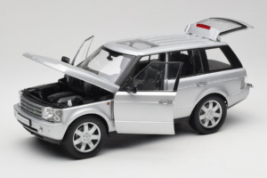 Land Rover Range Rover L322 Silver Welly 1:18 12536W Metall — bild 2 av 8
