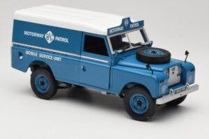 Land Rover Series III 109 Soft Top Motorway Patrol Blå Eagles Race 1:18 4403 Metall — bild 6 av 8