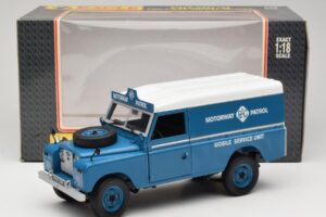 Land Rover Series III 109 Soft Top Motorway Patrol Blå Eagles Race 1:18 4403 Metall — bild 8 av 8