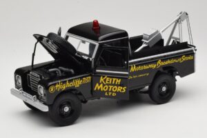 Land Rover Series III Bärgningsfordon Svart Universal Hobbies 1:18 4411 Metall — bild 2 av 8