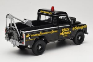 Land Rover Series III Bärgningsfordon Svart Universal Hobbies 1:18 4411 Metall — bild 3 av 8