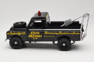 Land Rover Series III Bärgningsfordon Svart Universal Hobbies 1:18 4411 Metall — bild 4 av 8