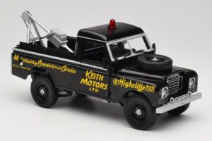 Land Rover Series III Bärgningsfordon Svart Universal Hobbies 1:18 4411 Metall — bild 6 av 8