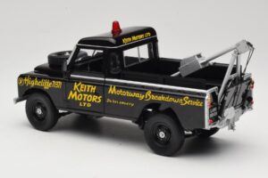 Land Rover Series III Bärgningsfordon Svart Universal Hobbies 1:18 4411 Metall — bild 7 av 8
