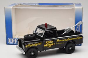 Land Rover Series III Bärgningsfordon Svart Universal Hobbies 1:18 4411 Metall — bild 8 av 8