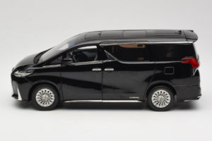 Lexus LM300h Svart Kyosho 1:18 08963BK Metall — bild 4 av 8