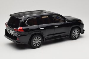 Lexus LX570 J200 Svart LCD 1:18 LCD18010-BL Metall — bild 3 av 8