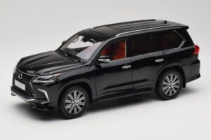 Lexus LX570 J200 Svart LCD 1:18 LCD18010-BL Metall