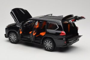 Lexus LX570 J200 Svart LCD 1:18 LCD18010-BL Metall — bild 5 av 8