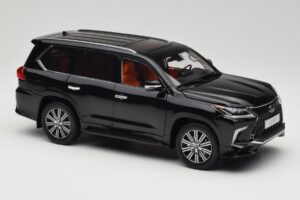 Lexus LX570 J200 Svart LCD 1:18 LCD18010-BL Metall — bild 6 av 8