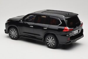 Lexus LX570 J200 Svart LCD 1:18 LCD18010-BL Metall — bild 7 av 8