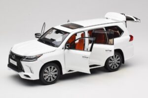 Lexus LX570 J200 Vit LCD 1:18 LCD18010-WH Metall — bild 2 av 8
