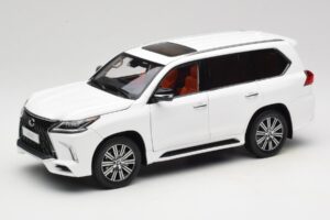 Lexus LX570 J200 Vit LCD 1:18 LCD18010-WH Metall