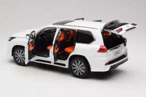 Lexus LX570 J200 Vit LCD 1:18 LCD18010-WH Metall — bild 5 av 8