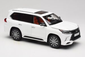 Lexus LX570 J200 Vit LCD 1:18 LCD18010-WH Metall — bild 6 av 8