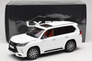 Lexus LX570 J200 Vit LCD 1:18 LCD18010-WH Metall — bild 8 av 8