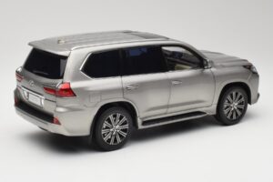 Lexus LX570 Sonic Titan Kyosho 1:18 08955T Metall — bild 3 av 8