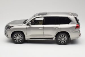 Lexus LX570 Sonic Titan Kyosho 1:18 08955T Metall — bild 4 av 8